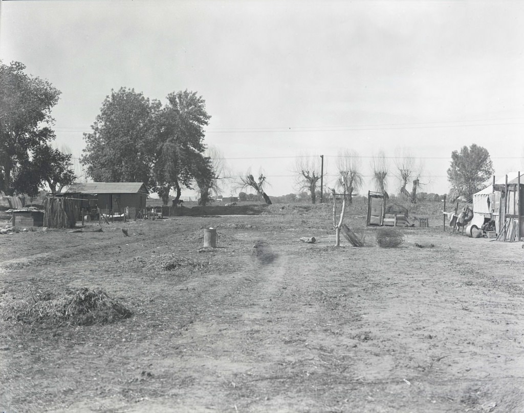#90 Phoenix Canal, 1940