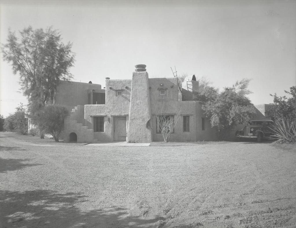 #52 Ranch House Exterior, Phoenix, 1940
