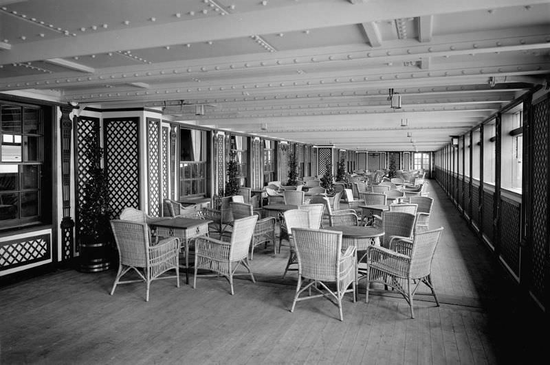Aquitania’s 1st Class Garden Lounge, photographed prior to the delivery of dozens of potted palms and ferns.