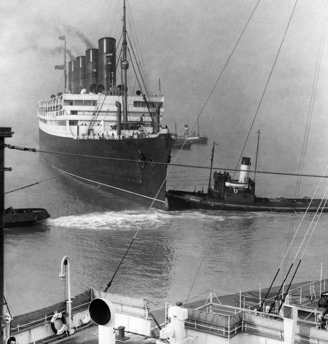 Aquitania arriving at Southampton, which after WWI replaced Liverpool as the ‘big ship’ terminal, circa 1927