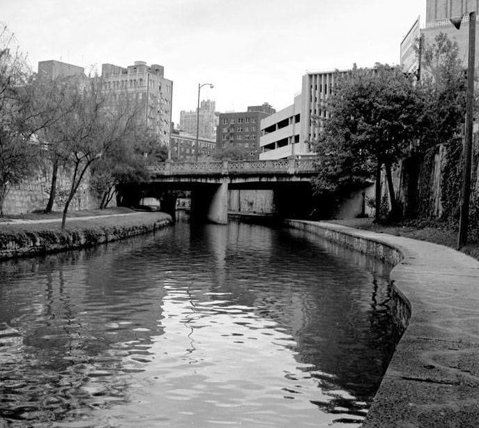 #22 Scenes along the River Walk, San Antonio, 1960