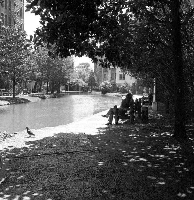 #23 Scenes along the River Walk, San Antonio, 1961