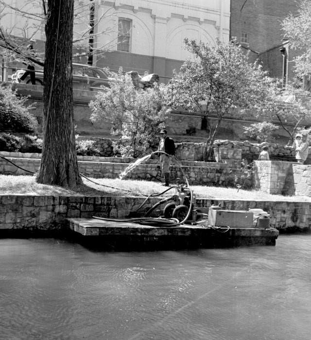 #25 Scenes along the River Walk, San Antonio, 1961