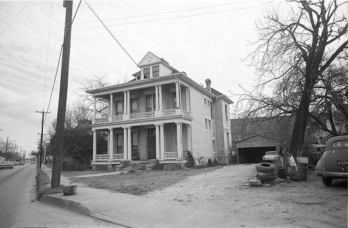#34 Lang-Schultze House at 112 Goliad Street, New City Block 127, 1960