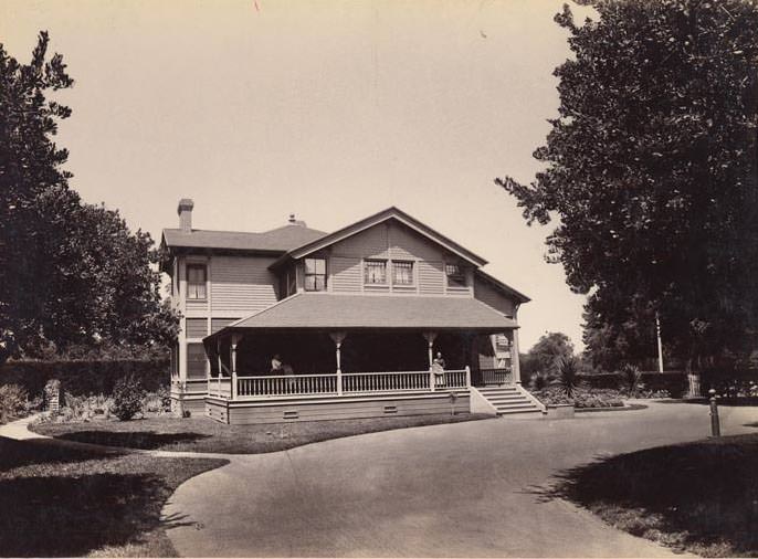 #54 Residence at Menlo, 1899