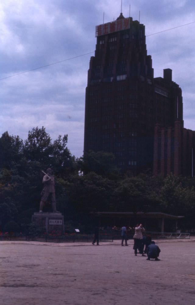 #23 International Hotel statue, Shanghai, 1970s