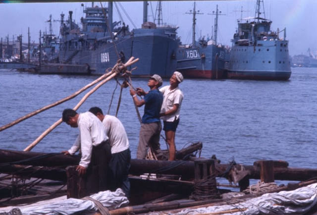 #29 Shanghai boatmen ships, 1970s
