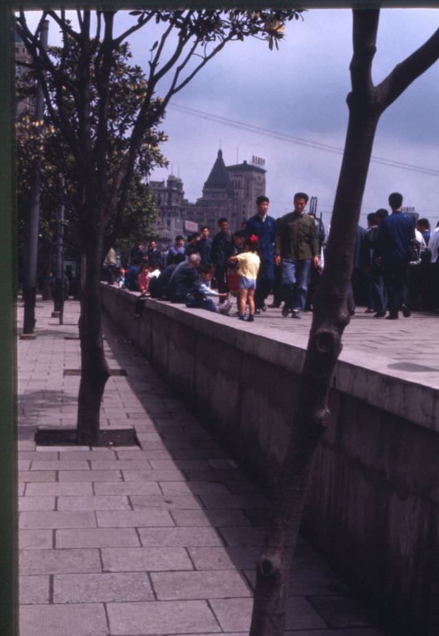#30 Shanghai Bund crowd, 1970s