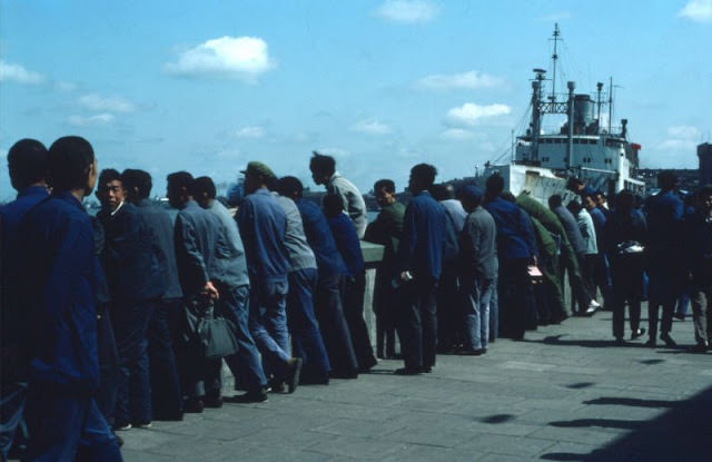 #31 Shanghai Bund crowd, 1970s