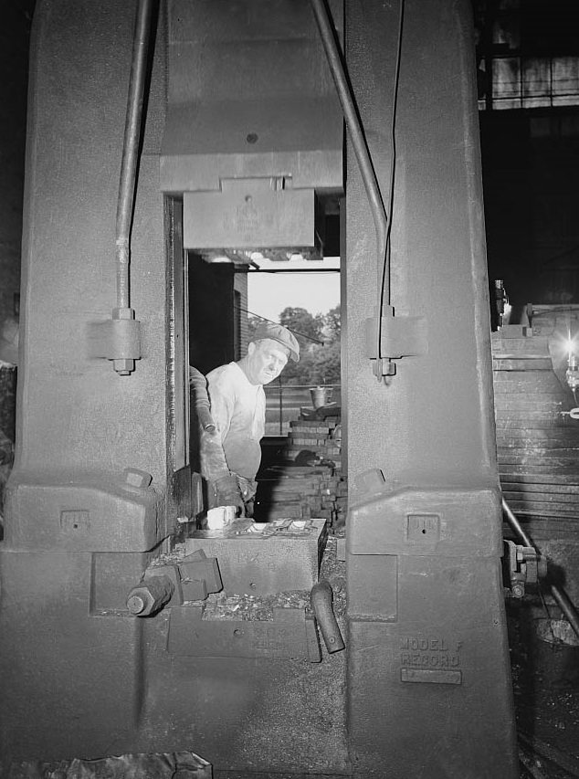 #26 Worker in the Peck, Stow and Wilcox factory, 1942
