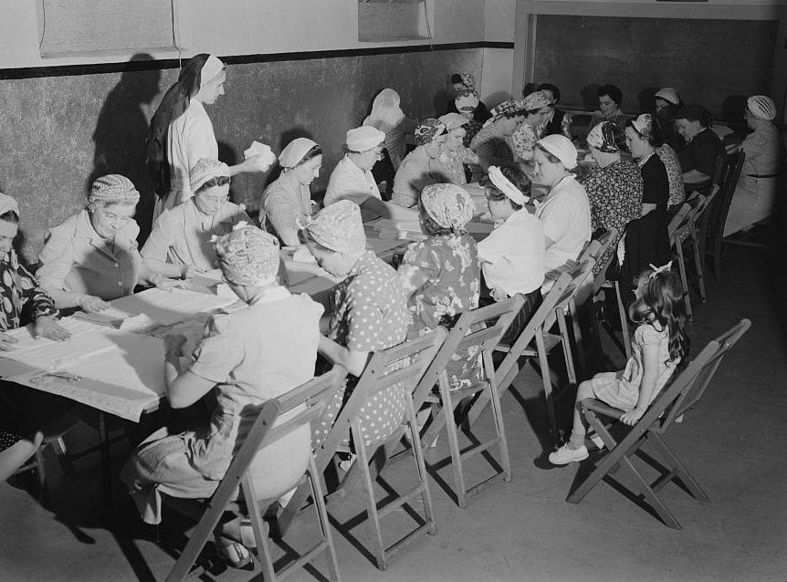 #66 A group of women rolling bandages and preparing surgical dressings,1942