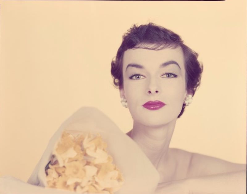 #1 Victoria von Hagen photographed by Erwin Blumenfeld, New York, Vogue USA, October 1952