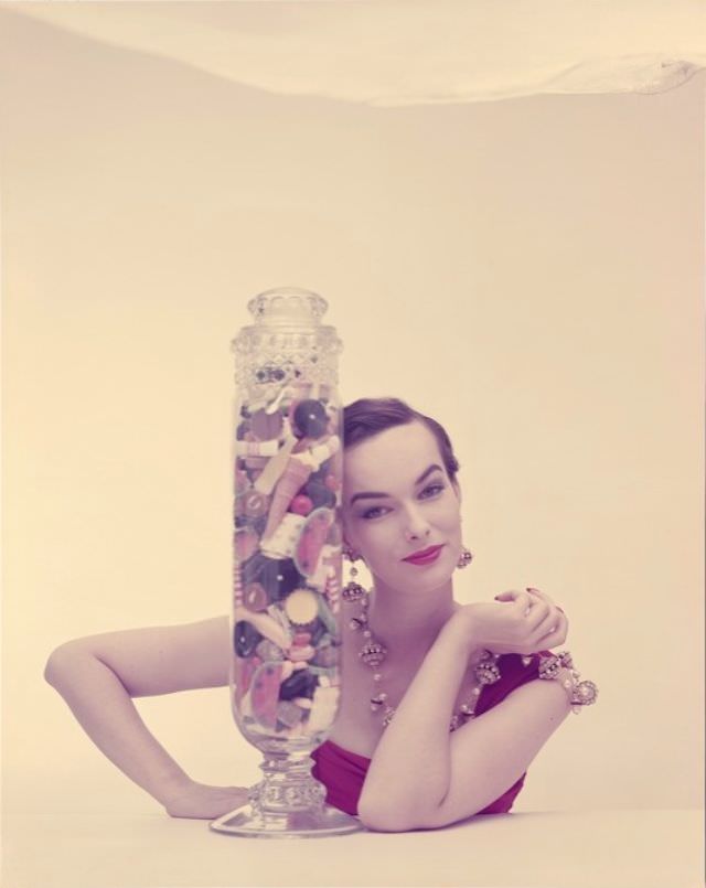 #10 Victoria von Hagen, October 1952