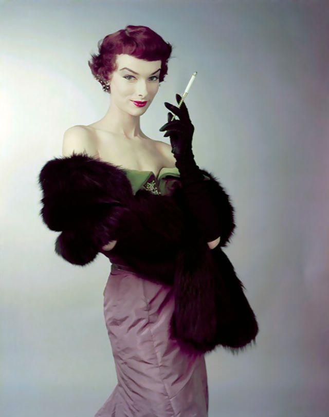 #18 Victoria von Hagen, 1952