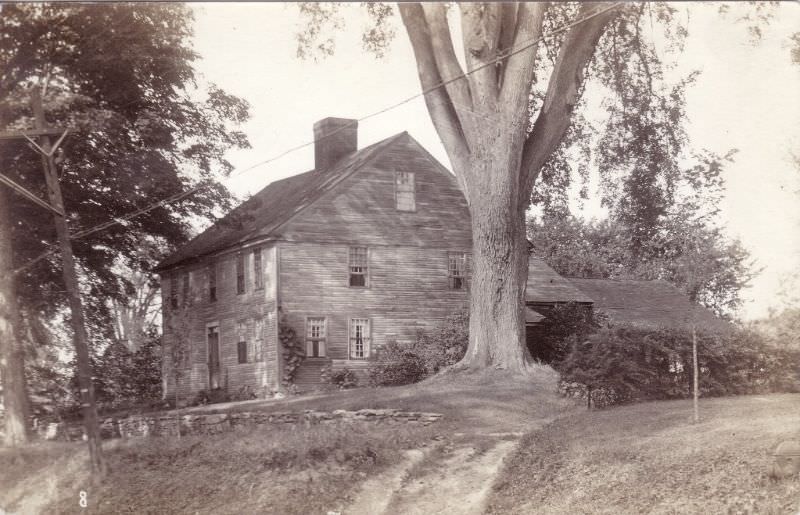 #23 New England Colonial