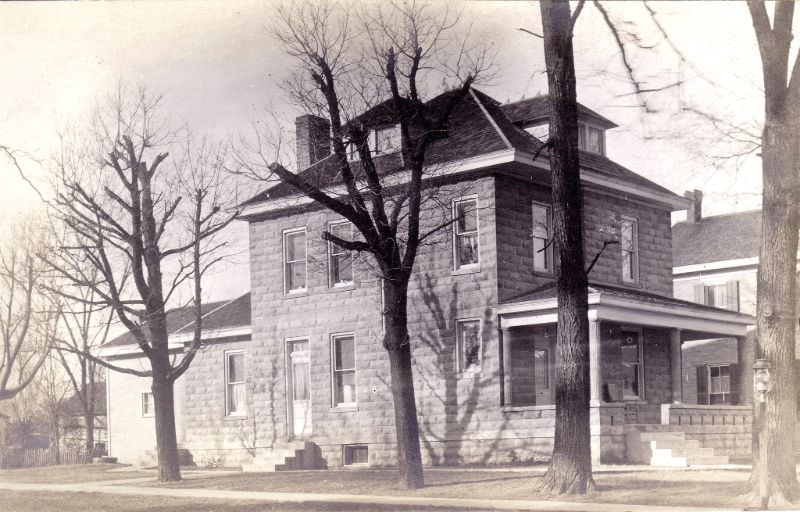 #32 Stone American 4 square house