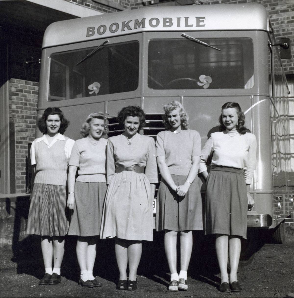 #110 Snohomish County Library bookmobile, 1947