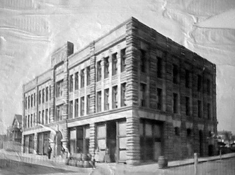 #18 Roth apartments, w. Holly.