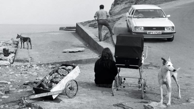 #10 Crabs and people, Skinningrove, North Yorkshire, 1981