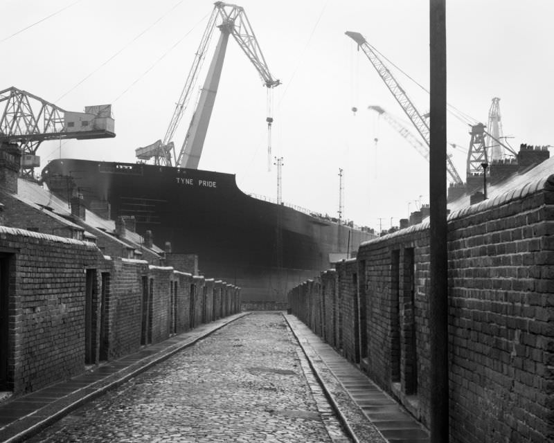 #4 Tyne Pride from a back lane, Wallsend, 1975
