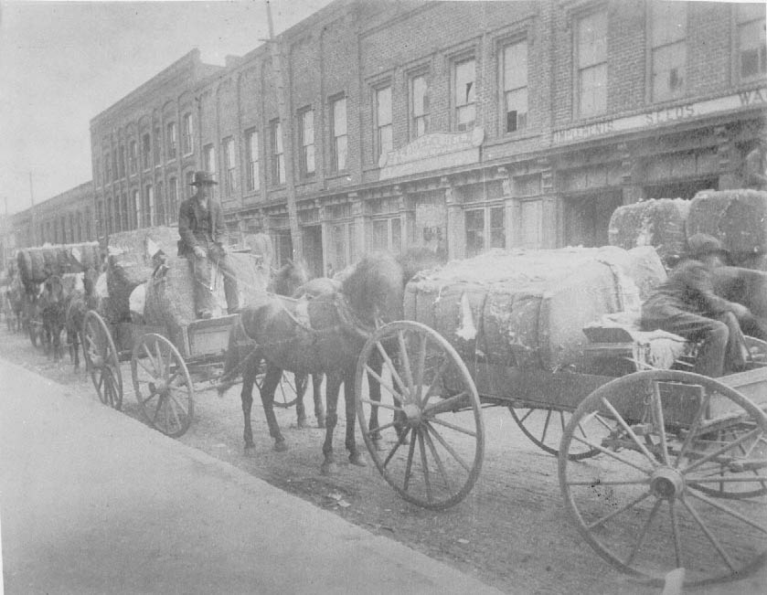 #39 Farmers bringing their cotton crops to the town to sell, 1900