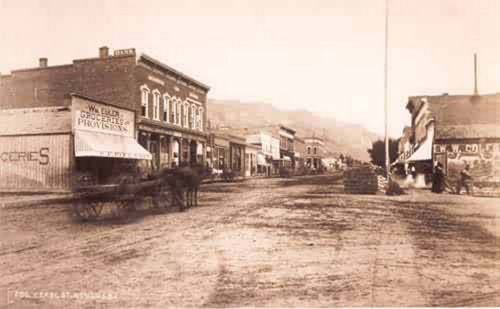 #94 1200 Block Pearl Street, Looking West, 1881