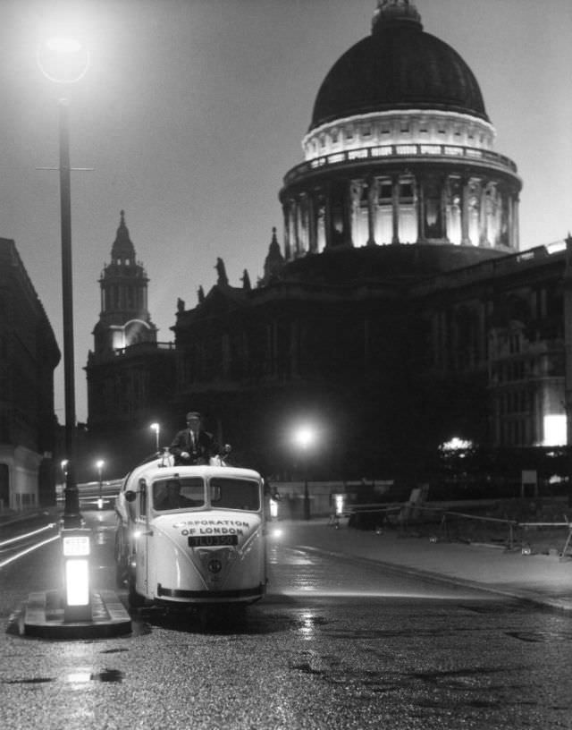 #12 Night street cleaning near St Paul’s Cathedral, London