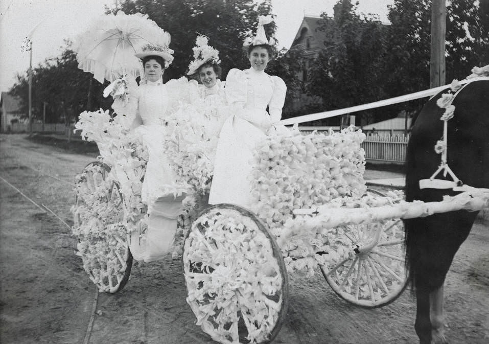 #117 Flower Carnival Carriage, 1898