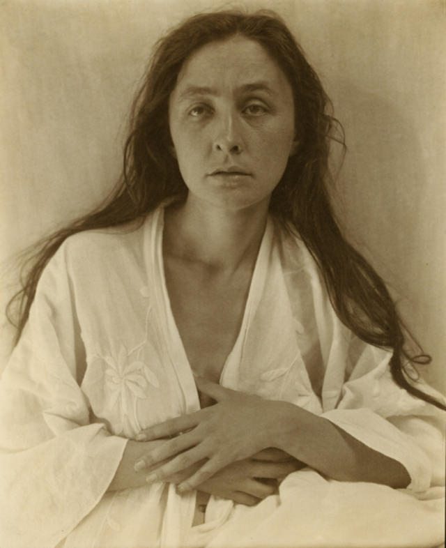 Georgia O’Keeffe: Life Story and Portraits of the Greatest 20th Century Painter and Pioneer of Modernism