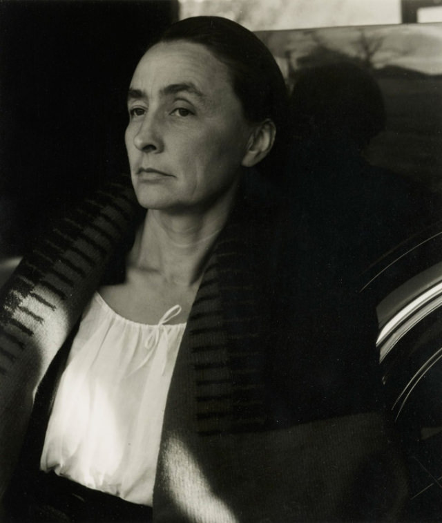 Georgia O’Keeffe: Life Story and Portraits of the Greatest 20th Century Painter and Pioneer of Modernism