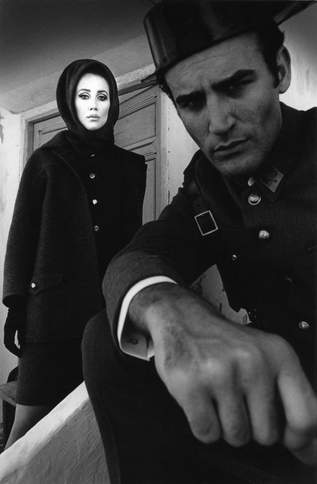 #18 Astrid Heeren, dress Bill Blass for Maurice Rentner, Palm Beach, Harper’s Bazaar, 1964