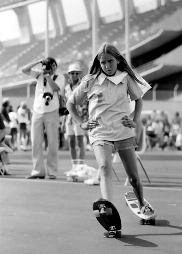 #22 Laura Thornhill Caswell: Life Story and Photos of the Legendary Female Skateboarder #22 Sports