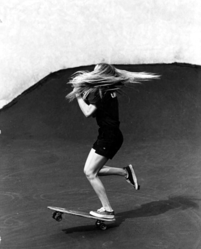 Laura Thornhill Caswell: Life Story and Photos of the Legendary Female Skateboarder Sports