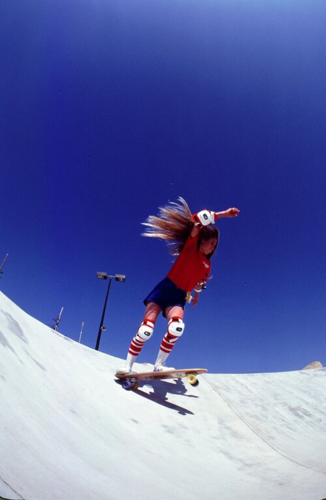 Laura Thornhill Caswell: Life Story and Photos of the Legendary Female Skateboarder Sports