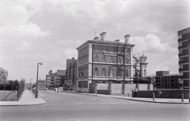 #12 Lion Hotel, North Road, Islington, London N7, 1977