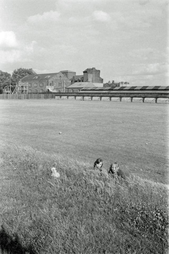 #15 Islington, corner of Market Road and York Way, 1977