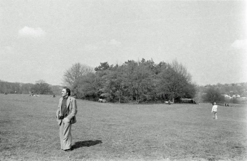 #23 Hampstead Heath, Tumulus, 1977