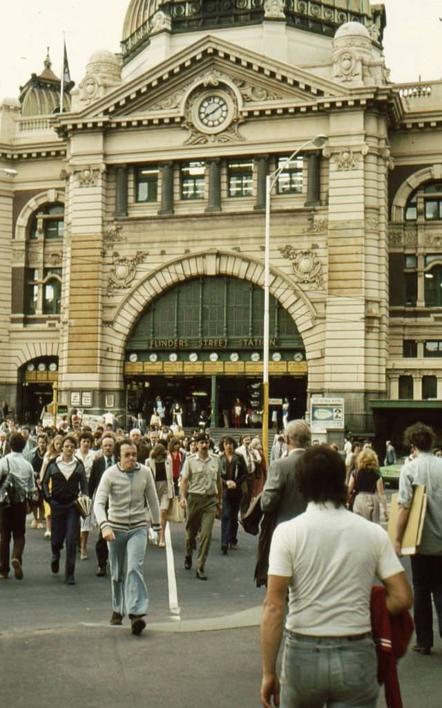 #33 Flinders Street railway station, Melbourne, 1979