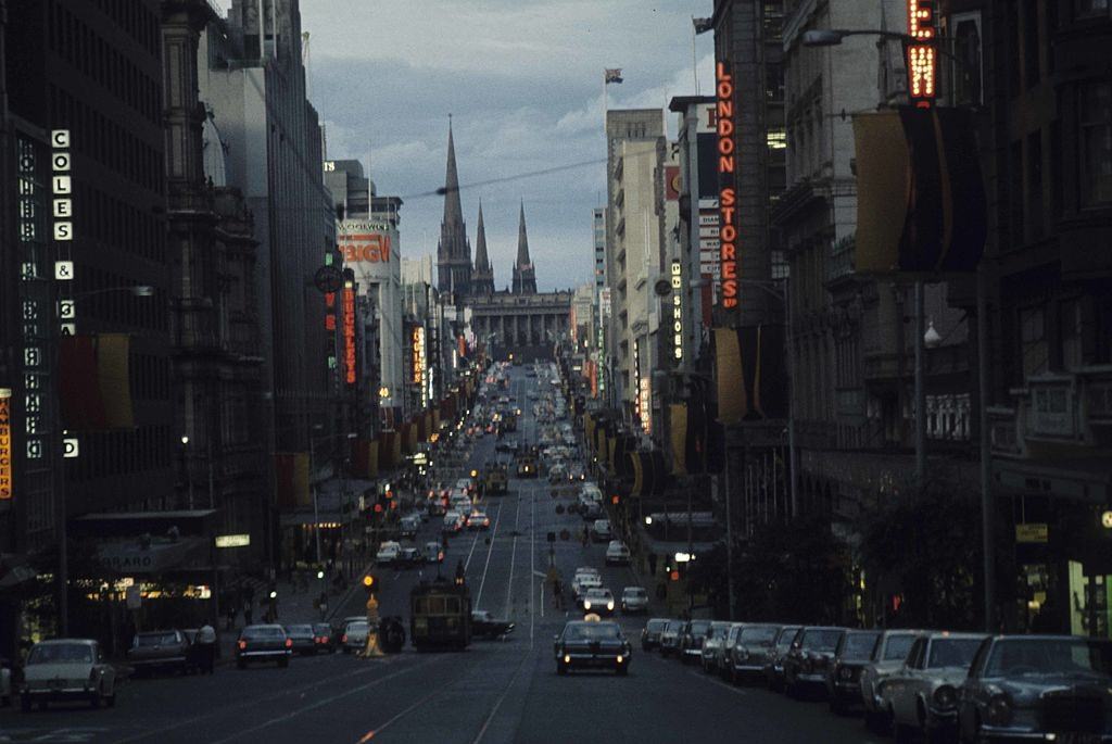 #47 An avenue of the city of Melbourne, 1970