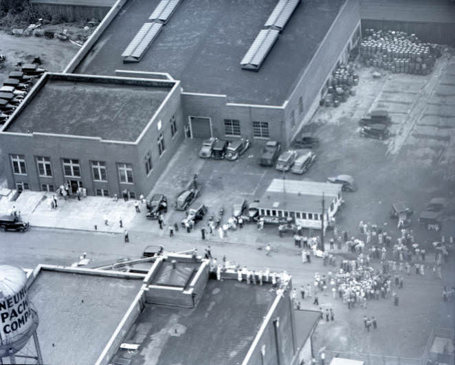 #14 Aerial view of the strike at Neuhoff Packing Plant, 1937
