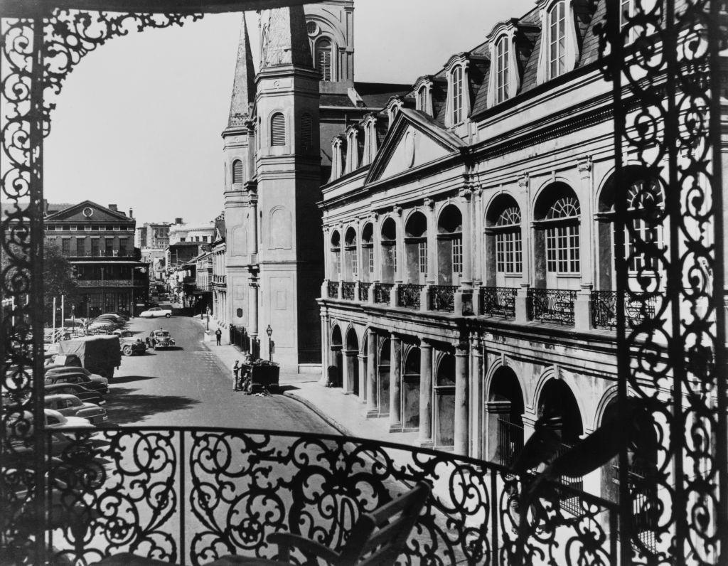 #4 Looking down a block of Charters St. (in front of the St. Louis Cathedral) that is now a pedestrian plaza.