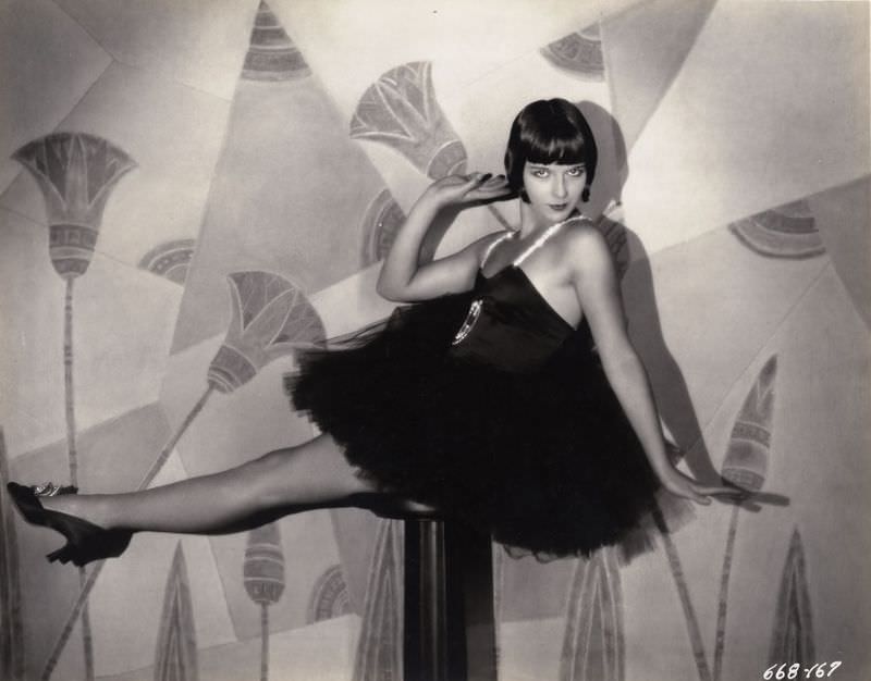 Beautiful Photos of Louise Brooks during the filming of ‘Now We’re in the Air (1927)’ Movies &; TV