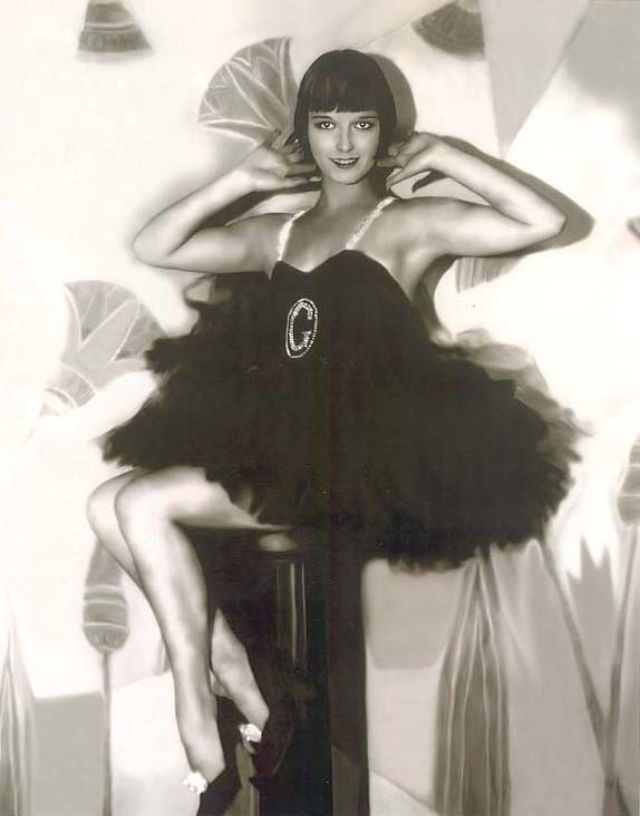 #13 Beautiful Photos of Louise Brooks during the filming of ‘Now We’re in the Air (1927)’ #13 Movies & TV