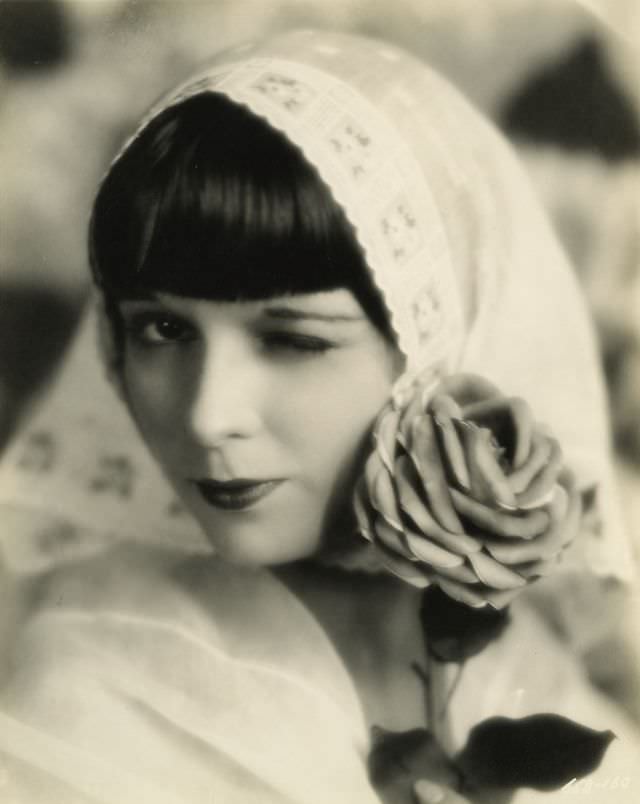 Beautiful Photos of Louise Brooks during the filming of ‘Now We’re in the Air (1927)’ Movies &; TV