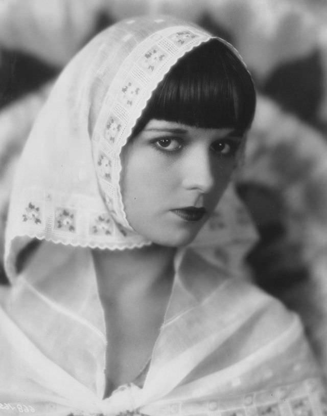 Beautiful Photos of Louise Brooks during the filming of ‘Now We’re in the Air (1927)’ Movies &; TV