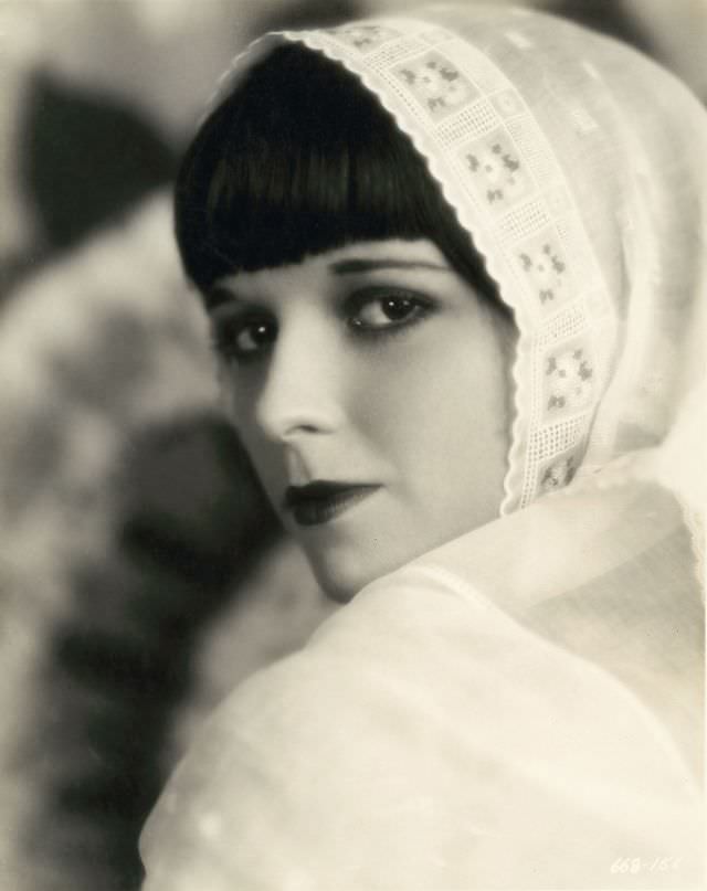 Beautiful Photos of Louise Brooks during the filming of ‘Now We’re in the Air (1927)’ Movies &; TV