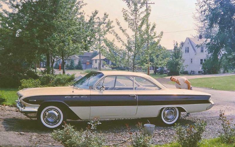#16 1961 Buick Invicta Riviera