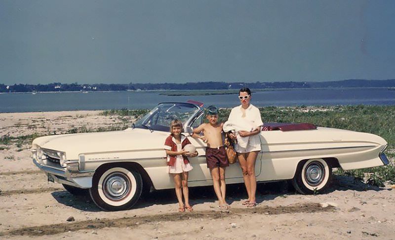 #21 1961 Oldsmobile Dynamic 88 Convertible