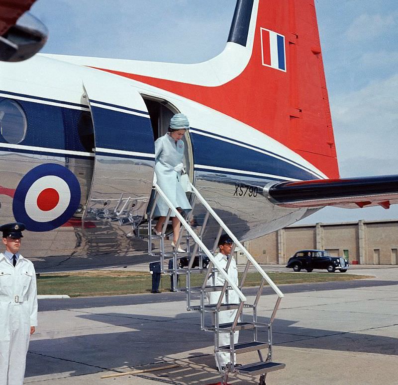 #43 The Queen leaving a HS Andover at RAF Thorney Island West Sussex, 1964
