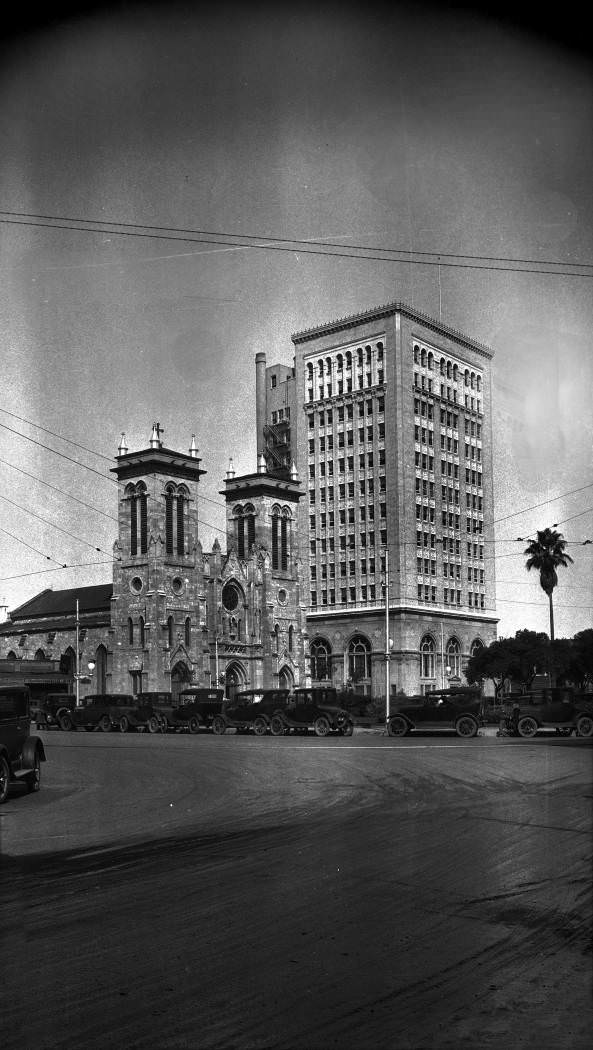 #68 San Fernando Cathedral and Frost National Bank, Main Plaza, San Antonio, 1928